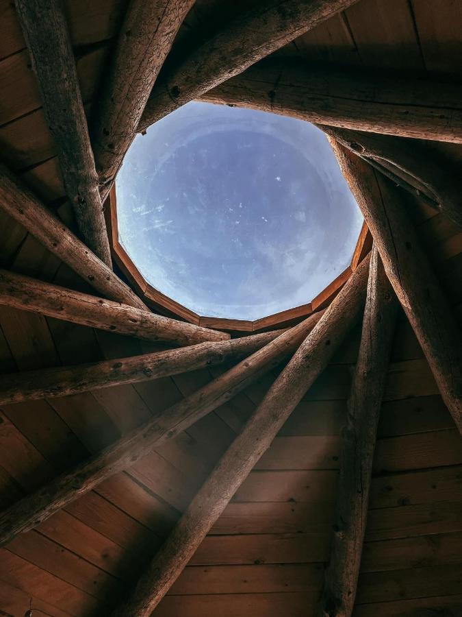 Red-Tail Roundhouse At 22 West Cabins And Recreation Hebron Екстериор снимка