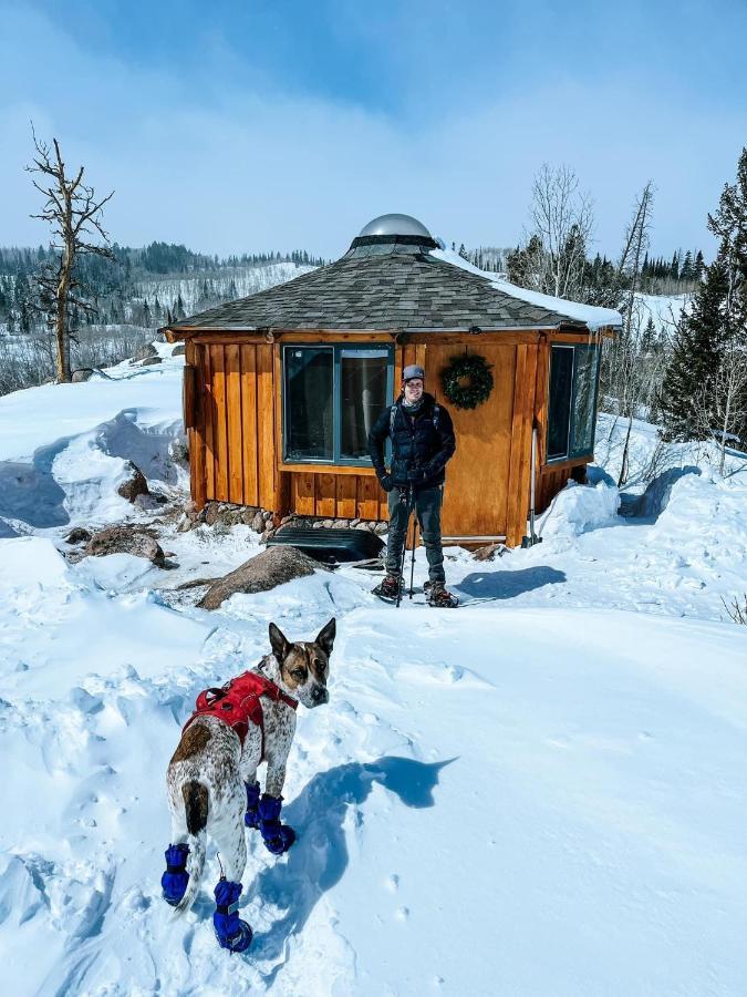 Red-Tail Roundhouse At 22 West Cabins And Recreation Hebron Екстериор снимка