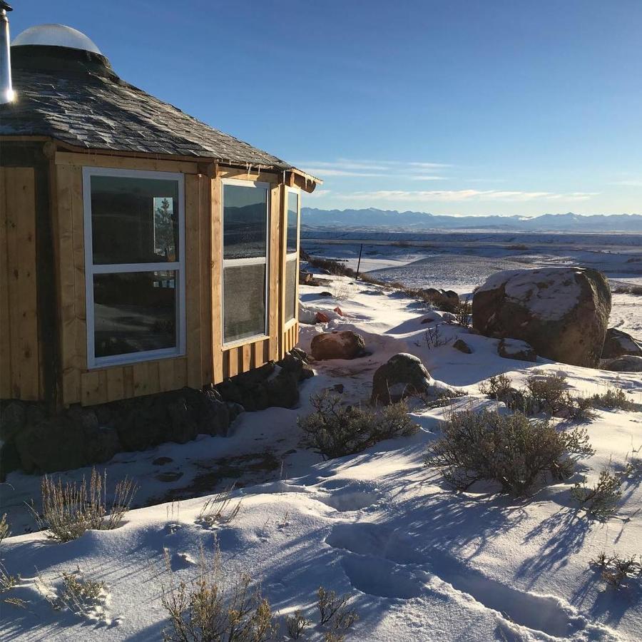 Red-Tail Roundhouse At 22 West Cabins And Recreation Hebron Екстериор снимка