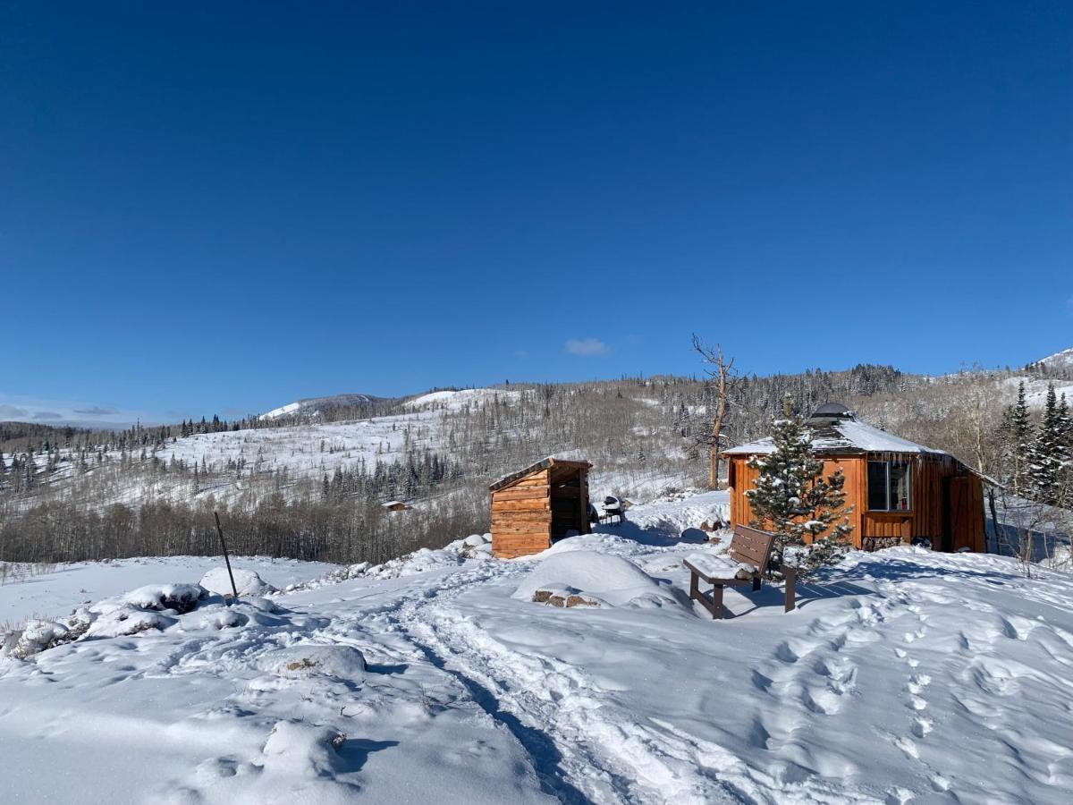 Red-Tail Roundhouse At 22 West Cabins And Recreation Hebron Екстериор снимка