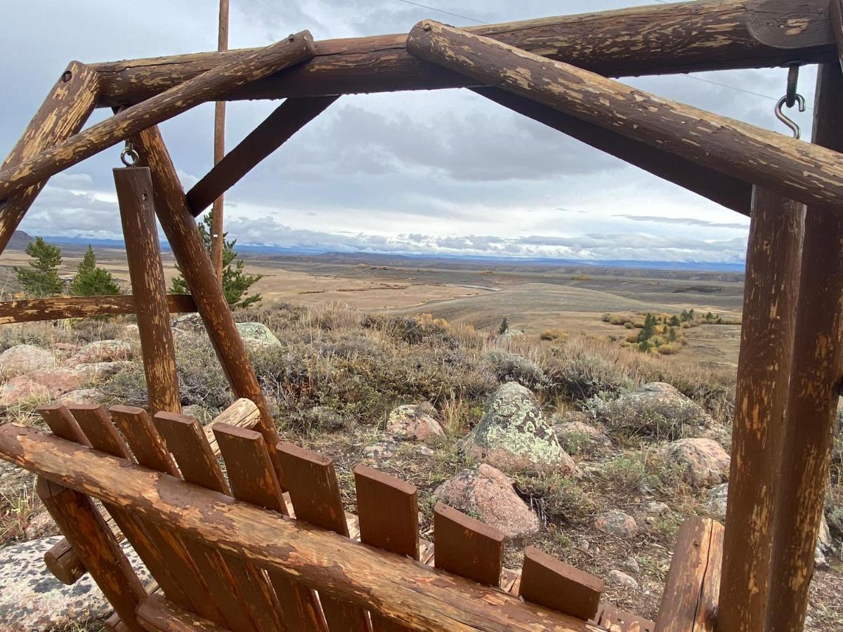 Red-Tail Roundhouse At 22 West Cabins And Recreation Hebron Екстериор снимка