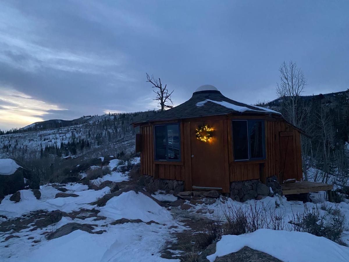 Red-Tail Roundhouse At 22 West Cabins And Recreation Hebron Екстериор снимка