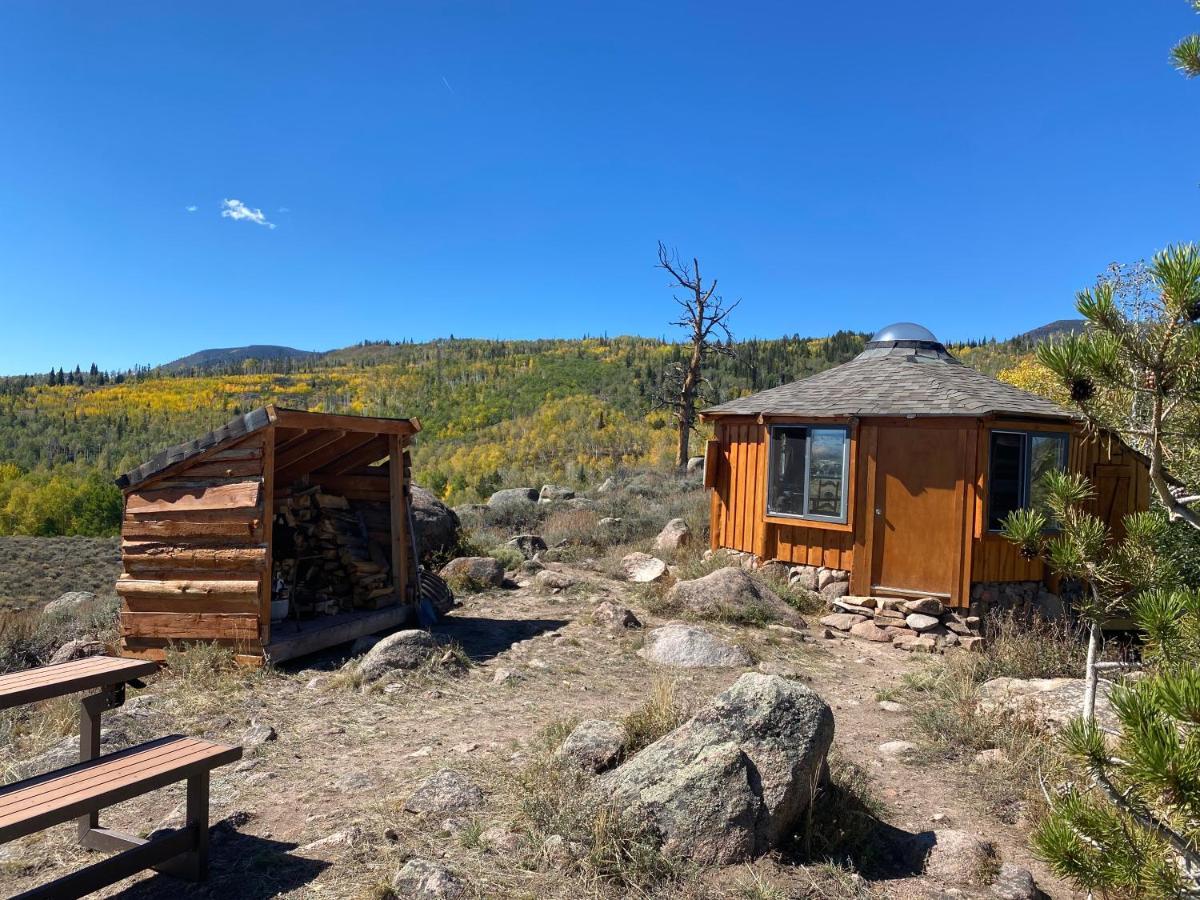 Red-Tail Roundhouse At 22 West Cabins And Recreation Hebron Екстериор снимка