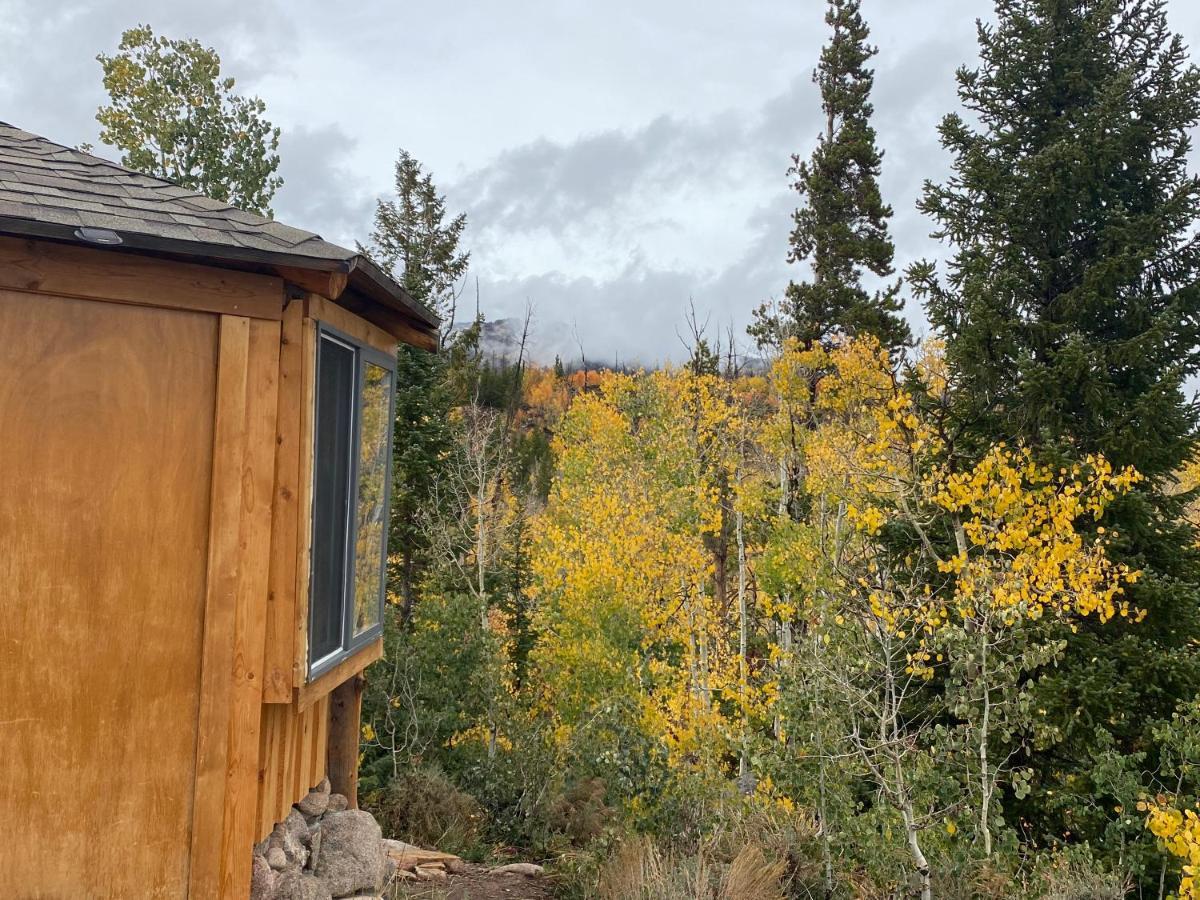 Red-Tail Roundhouse At 22 West Cabins And Recreation Hebron Екстериор снимка