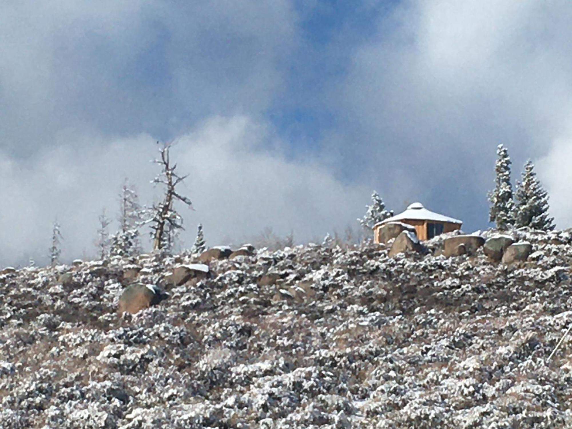 Red-Tail Roundhouse At 22 West Cabins And Recreation Hebron Екстериор снимка