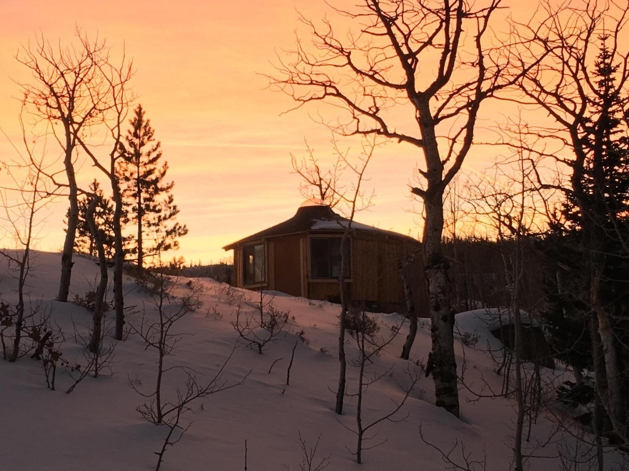 Red-Tail Roundhouse At 22 West Cabins And Recreation Hebron Екстериор снимка